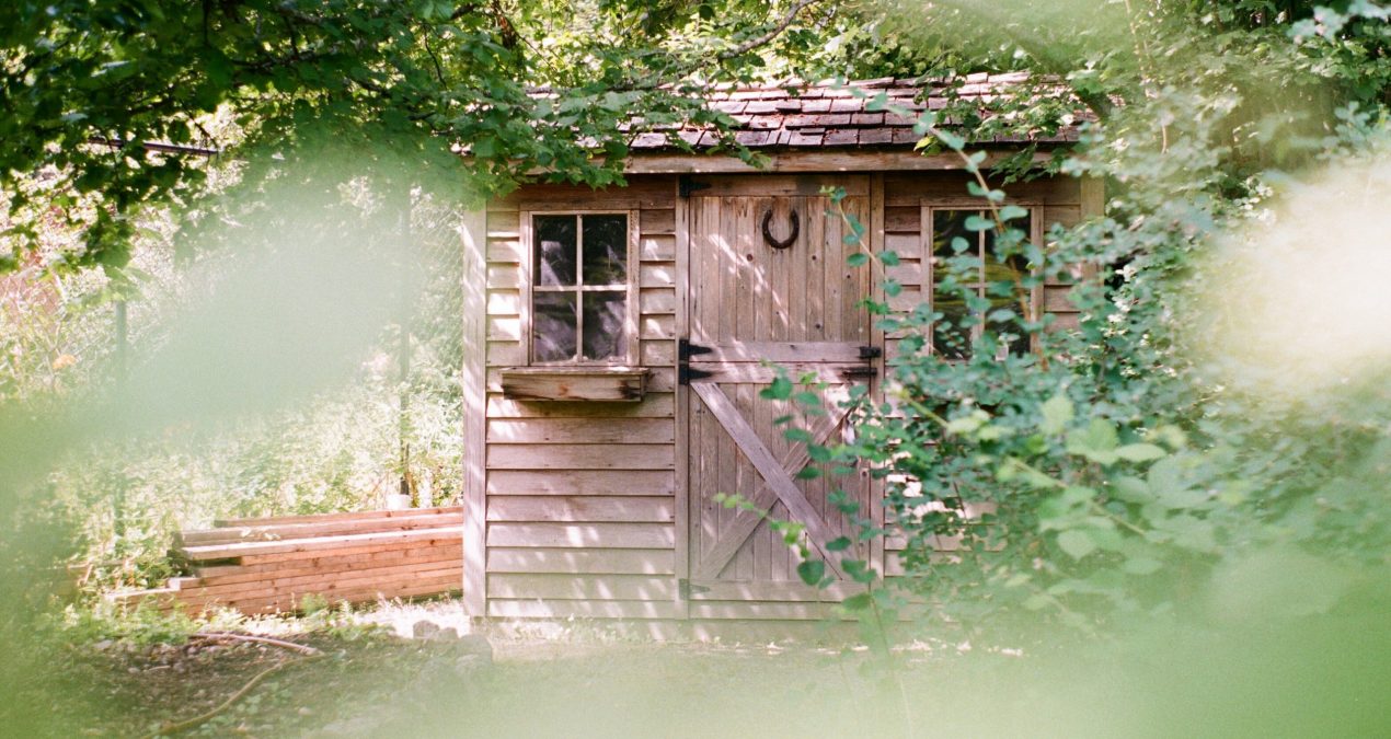 Comment construire une cabane en bois dans son jardin